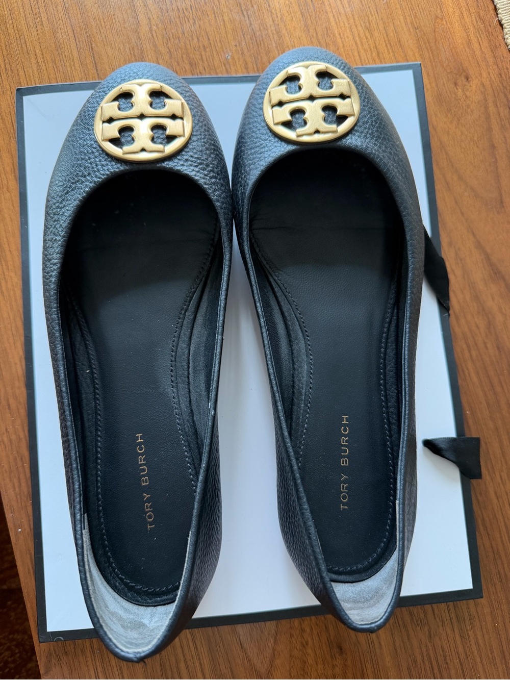 Tory Burch Black Pebbled Leather Logo Ballet Flats with Gold Medallions